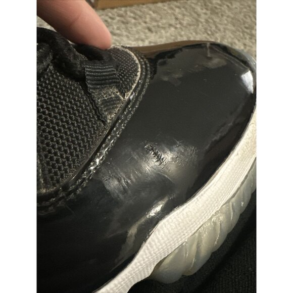 Jordan 11 Space Jam 2016 Size 8 - Picture 5 of 5